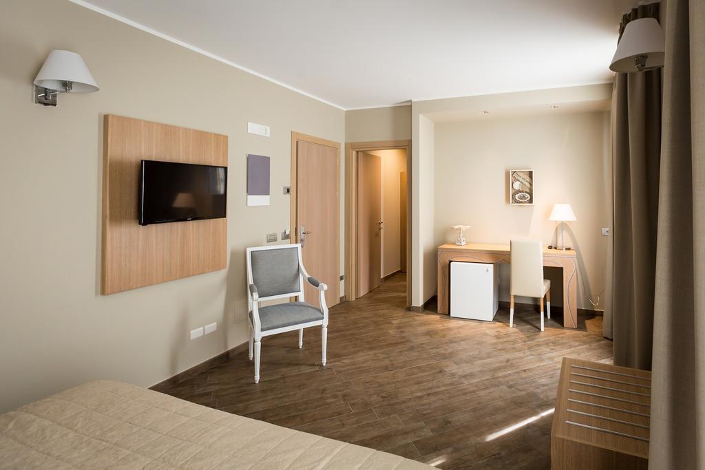 Hotel Monteverde Acqui Terme Buitenkant foto