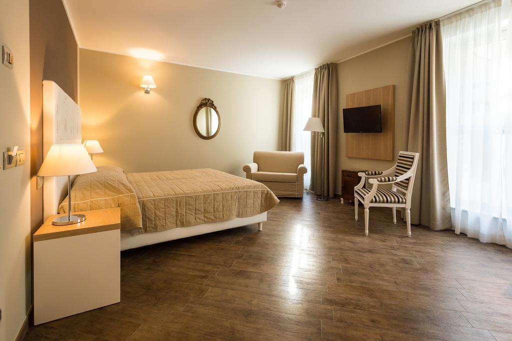 Hotel Monteverde Acqui Terme Buitenkant foto