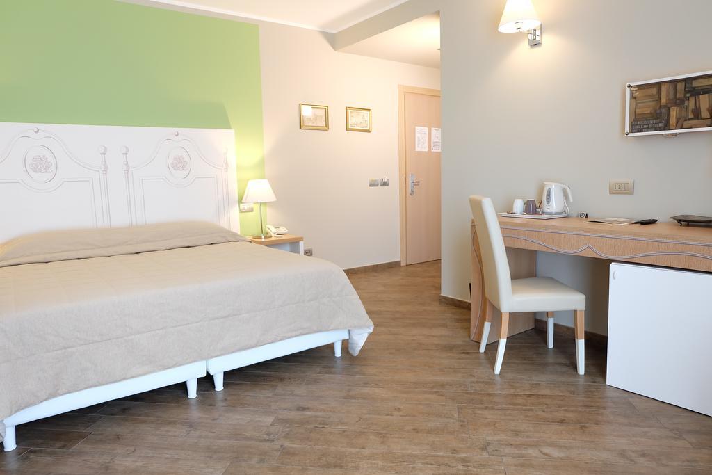 Hotel Monteverde Acqui Terme Buitenkant foto