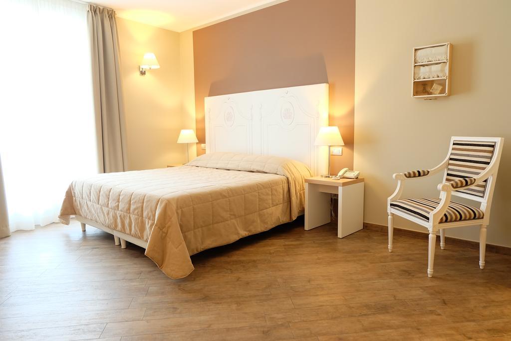 Hotel Monteverde Acqui Terme Buitenkant foto